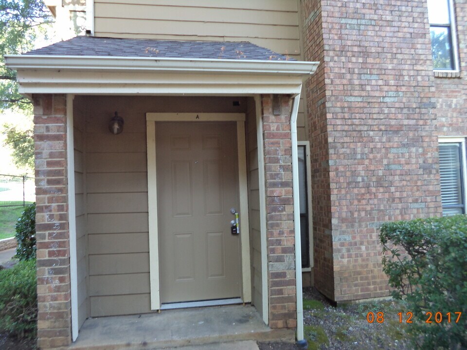 2104 Park Willow Ln in Arlington, TX - Building Photo