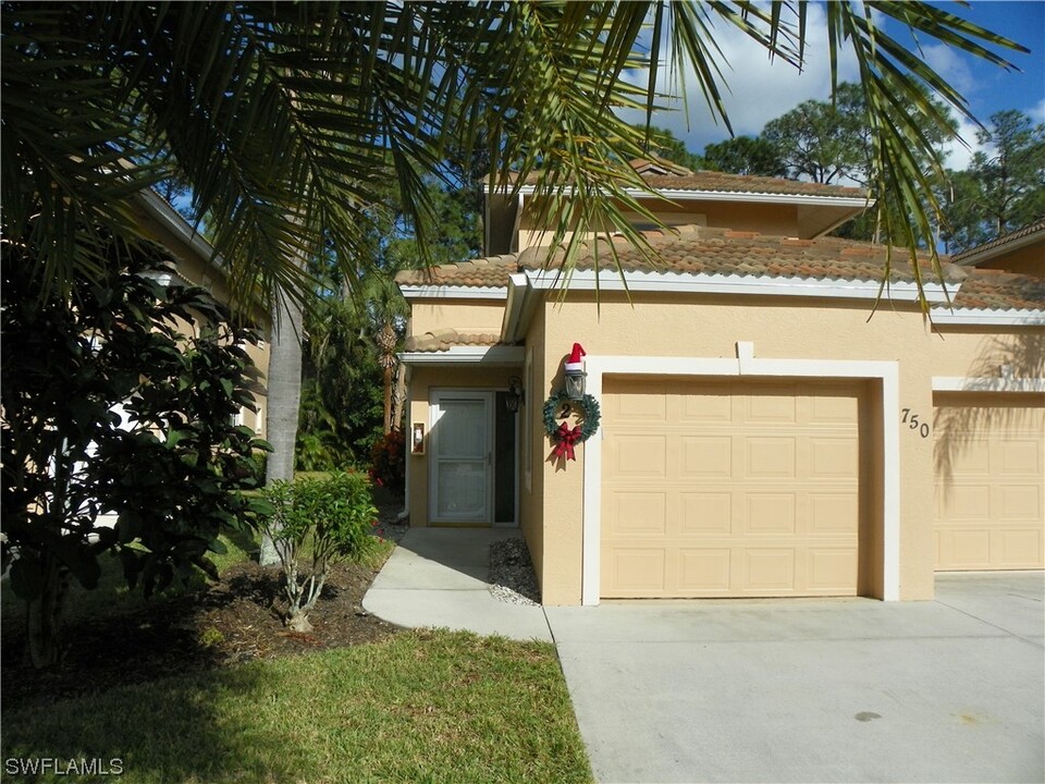 750 Luisa Ln-Unit -813-2 in Naples, FL - Foto de edificio