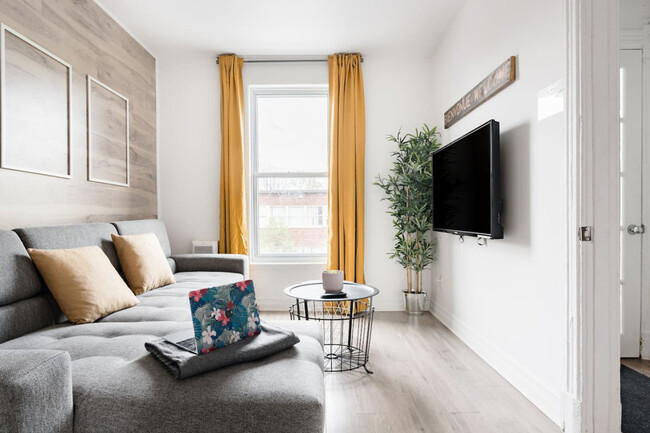 property at 4631 Rue Ontario E