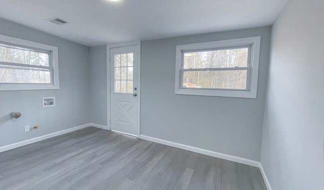 63 Gentian St in Browns Mills, NJ - Foto de edificio - Building Photo