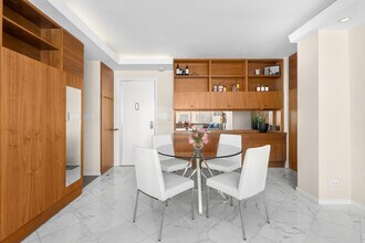 475 Park Ave in New York, NY - Building Photo - Building Photo