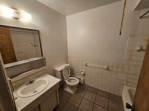 1885 N Taylor Rd in Cleveland, OH - Building Photo - Building Photo