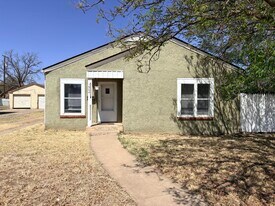 1904 24th St in Lubbock, TX - Building Photo
