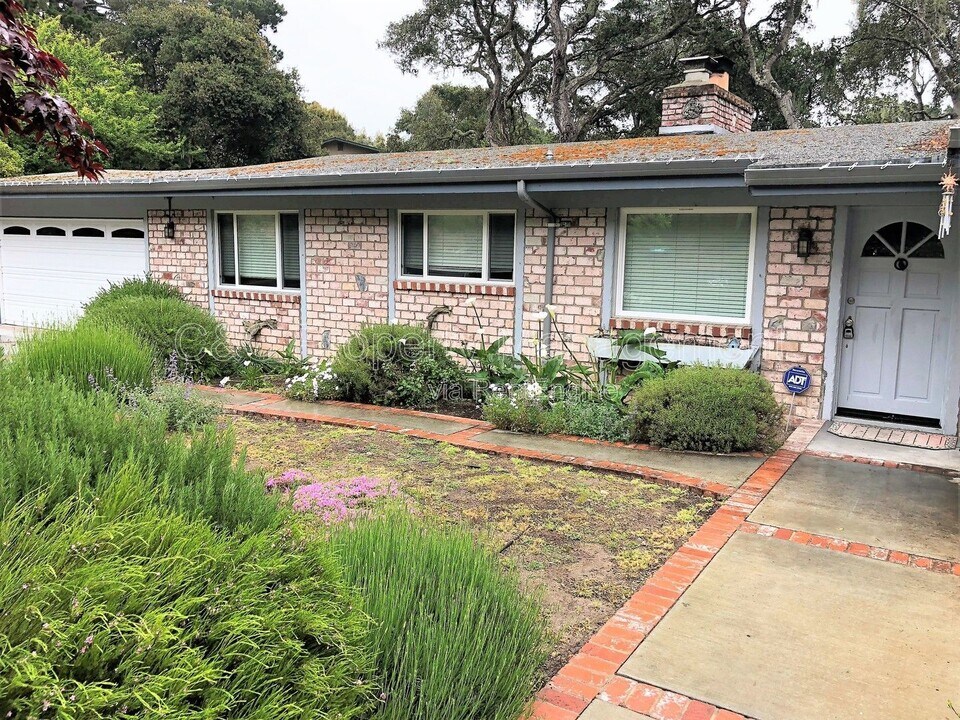 3750 Whitman Cir in Carmel By The Sea, CA - Building Photo