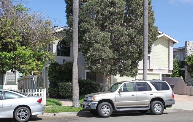 1222 Essex St in San Diego, CA - Foto de edificio - Building Photo