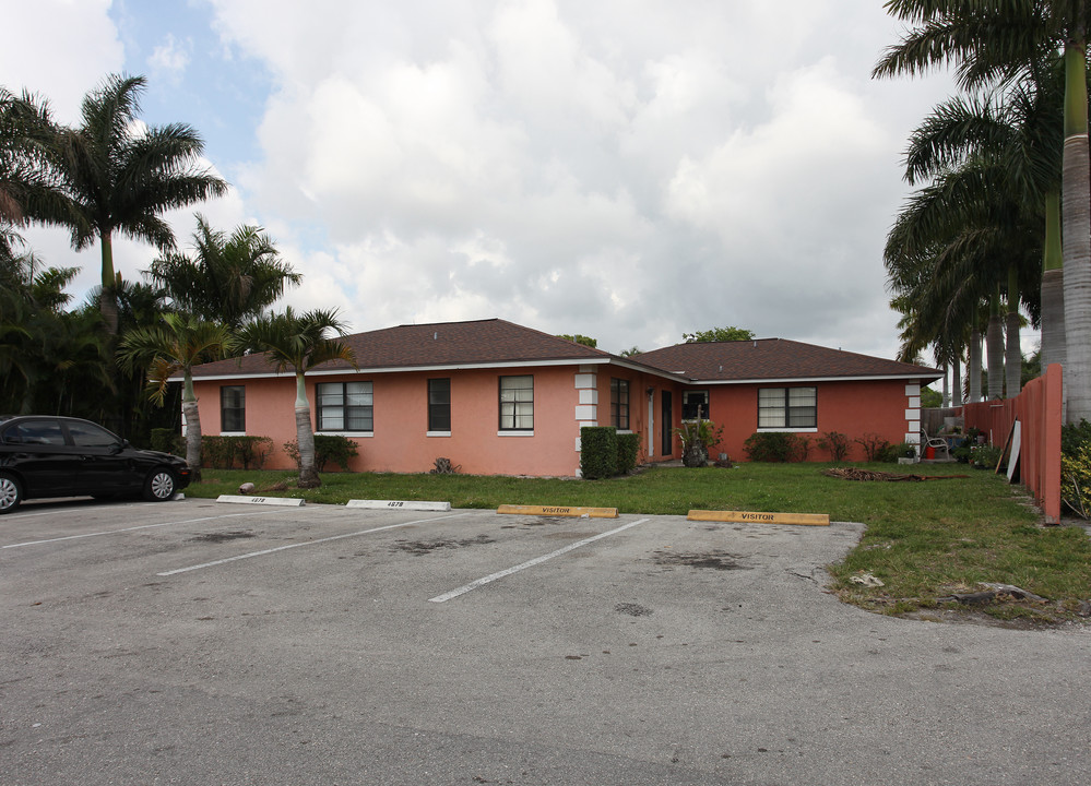 4634 Summit Blvd in West Palm Beach, FL - Building Photo