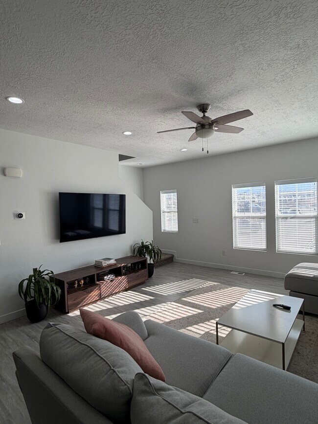 356 N 750 E, Unit SHARED B ROOM 1 in Orem, UT - Building Photo - Building Photo