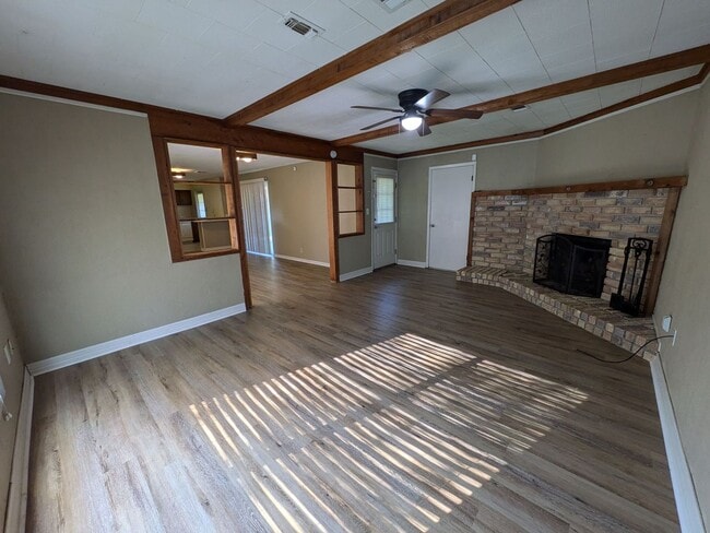 660 Enfield Ln in Beaumont, TX - Foto de edificio - Building Photo