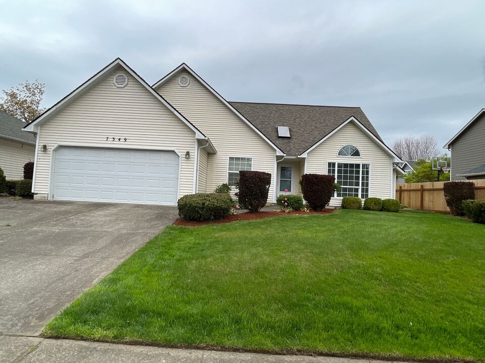7349 O'Neil Rd in Keizer, OR - Building Photo