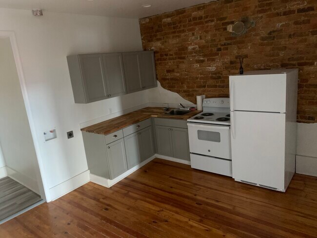 319 N Main St, Unit 319 A in Lawrenceville, VA - Building Photo - Building Photo