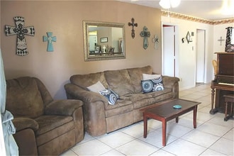 93 S Shirley Ln in Willis, TX - Building Photo - Building Photo