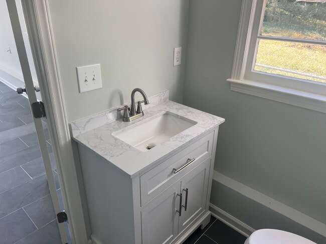 12a Amherst Ave in Greenville, SC - Building Photo - Building Photo