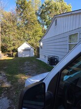 617 S Lake Dr in Independence, MO - Building Photo - Building Photo