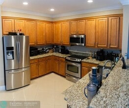 7575 Topiary Ave in Boynton Beach, FL - Foto de edificio - Building Photo
