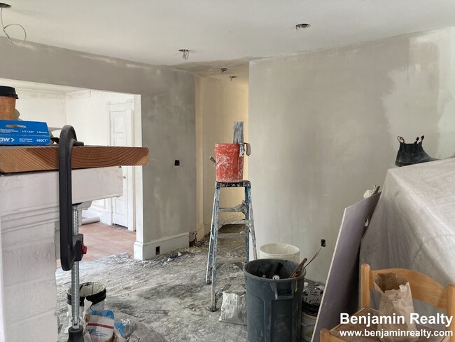 34 Beaconsfield Rd, Unit 1 in Brookline, MA - Building Photo - Building Photo