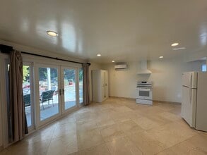 22924 De Kalb Dr, Unit Guesthouse ADU in Calabasas, CA - Foto de edificio - Building Photo
