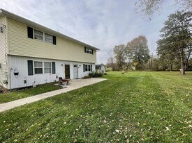6465 Frazeysburg Rd in Nashport, OH - Building Photo