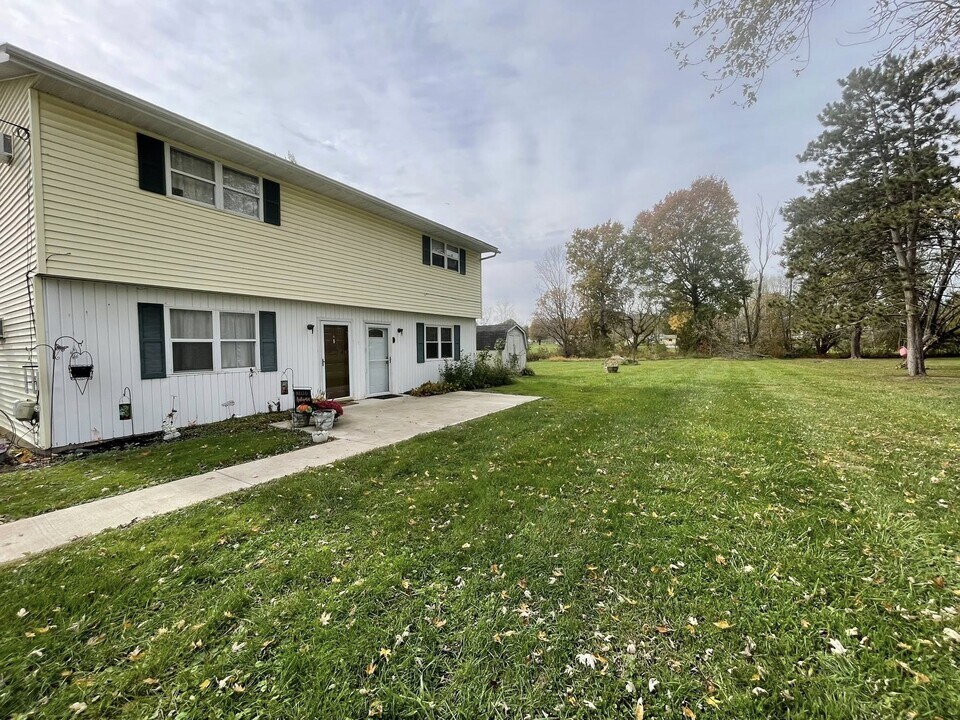 6465 Frazeysburg Rd in Nashport, OH - Building Photo