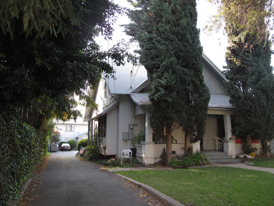 153 S Chester Ave in Pasadena, CA - Foto de edificio