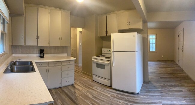 302 Dearborn St in Caldwell, ID - Building Photo - Building Photo