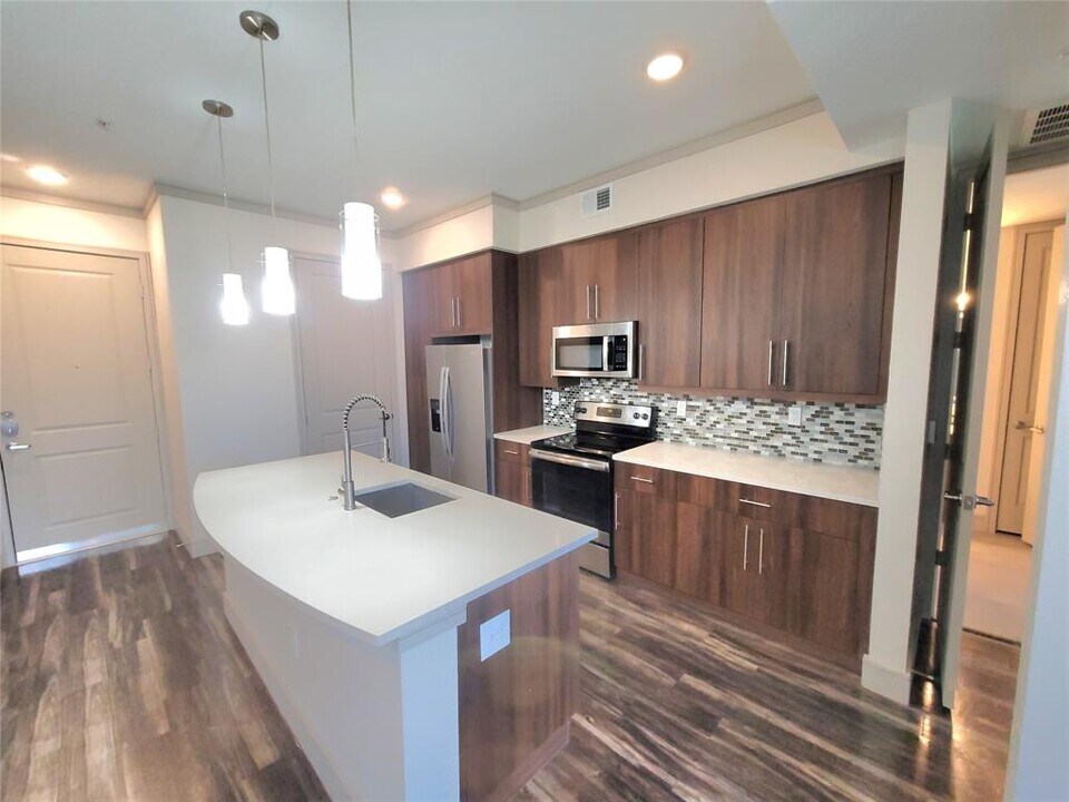 1800 St Joseph Pkwy-Unit -205 in Houston, TX - Building Photo