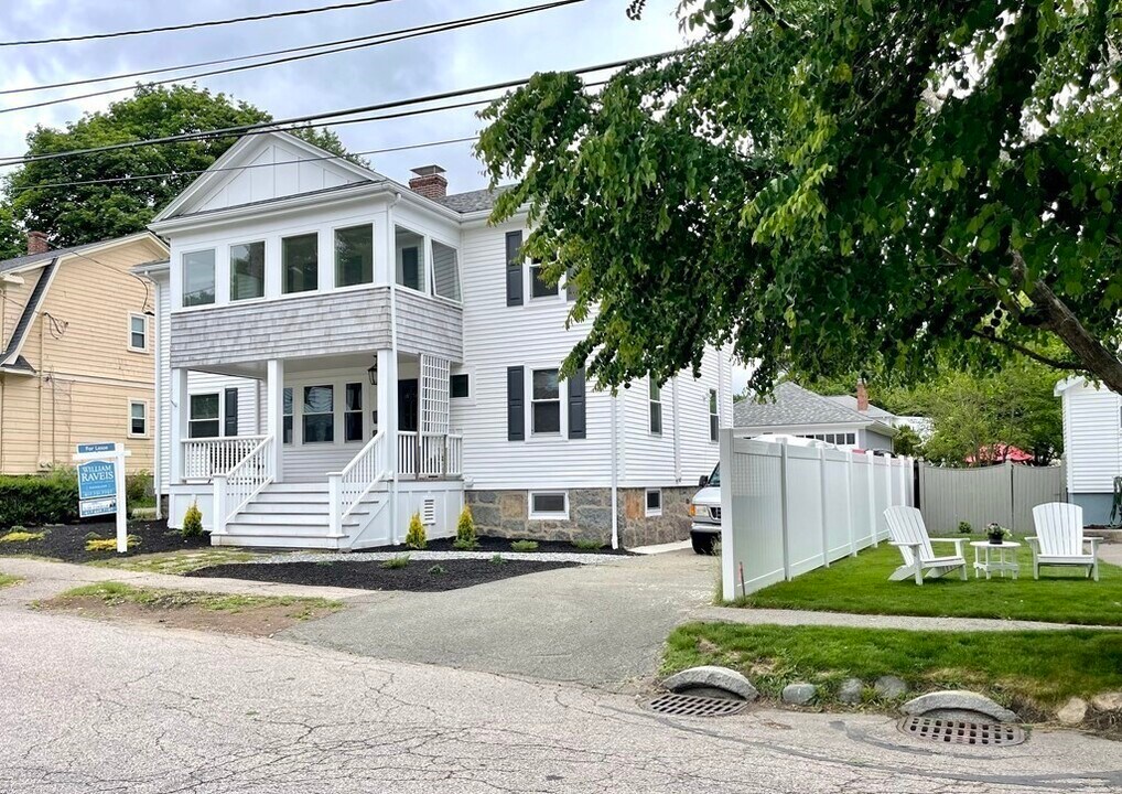 17 Elton Rd in Milton, MA - Foto de edificio