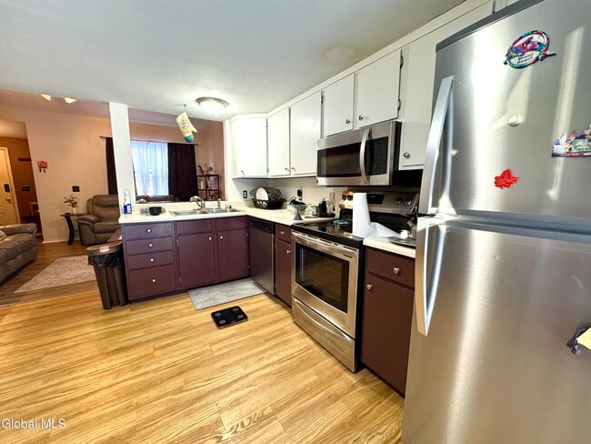 48 Wake Robin Rd in Ballston Spa, NY - Building Photo - Building Photo