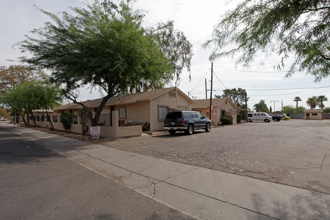 275 N Fresno St in Chandler, AZ - Foto de edificio - Building Photo