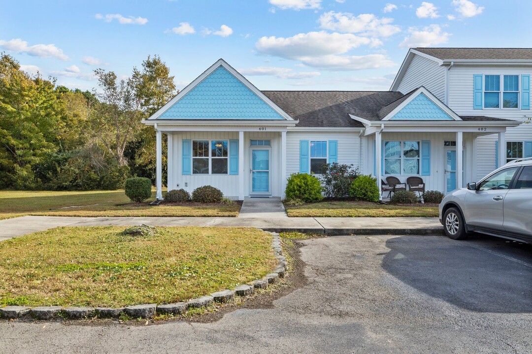 401 Pirates Landing Dr in Beaufort, NC - Building Photo