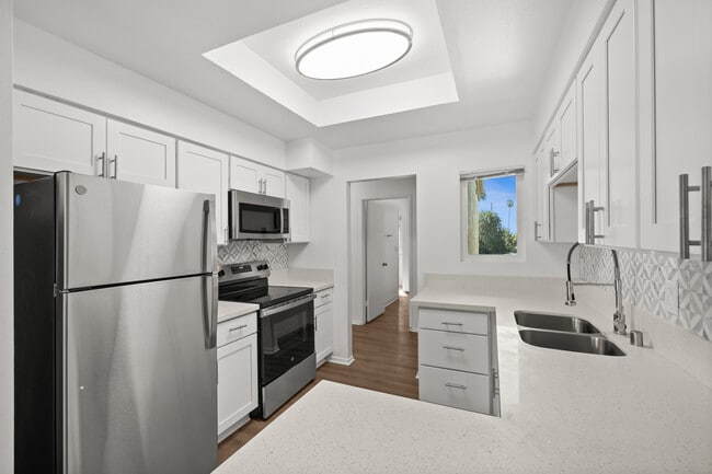 Ashwood Gardens in Ventura, CA - Foto de edificio - Building Photo