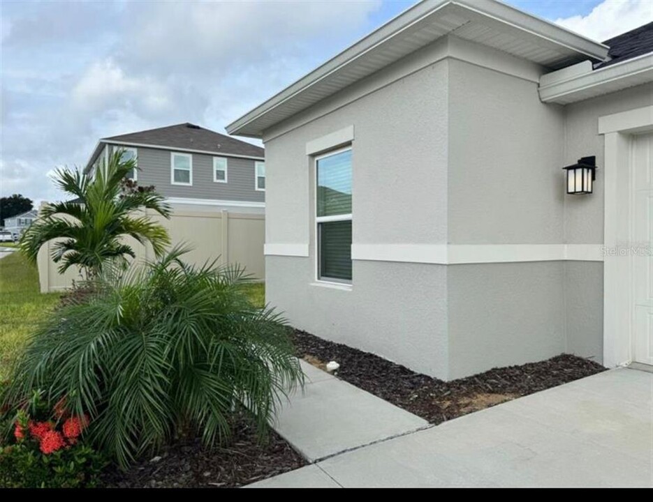 9075 Westside Hls Dr in Davenport, FL - Building Photo