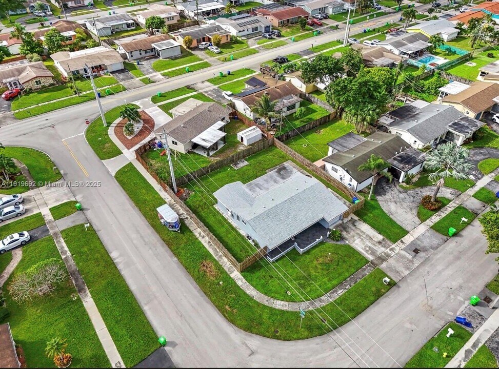 9480 NW 26th St in Sunrise, FL - Building Photo