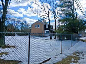 34 Old East Neck Rd in Melville, NY - Building Photo