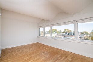 338 Harvard St, Unit 1 in Cambridge, MA - Building Photo