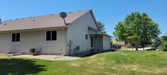 5102 S Baneberry Ave in Sioux Falls, SD - Building Photo - Building Photo