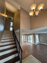 1066 Thistlegate Rd in Oak Park, CA - Foto de edificio - Building Photo