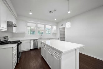 8887 Orangethorpe Ave in Buena Park, CA - Foto de edificio - Building Photo