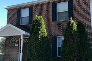 1409 Varsity Ln in Salisbury, MD - Building Photo