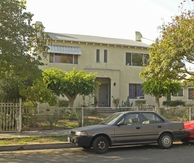 1249 N Beachwood Dr in Los Angeles, CA - Building Photo - Building Photo