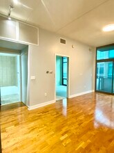 650 W Wayman St, Unit 606C in Chicago, IL - Foto de edificio - Building Photo