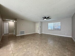 301 Cavanah Dr in Daytona Beach, FL - Building Photo - Building Photo