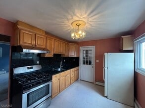 19 Dayton Rd in Edison, NJ - Building Photo - Building Photo