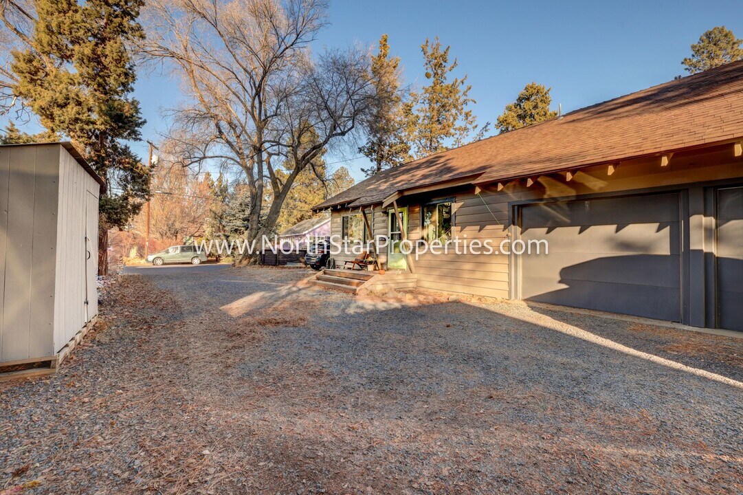 537 NE Burnside Ave-Unit -537 in Bend, OR - Building Photo