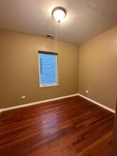 7654 S Colfax Ave in Chicago, IL - Building Photo - Building Photo