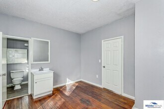 1920 W Maple St in Wichita, KS - Building Photo - Building Photo