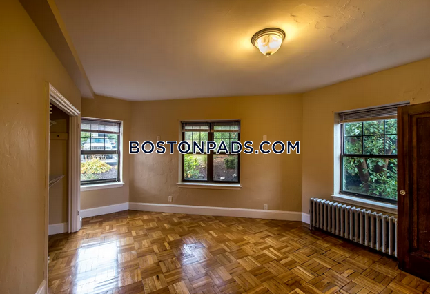 2 Elmwood Ave-Unit -42 in Winchester, MA - Building Photo