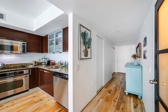 41 SE 5th St, Unit #1410 in Miami, FL - Foto de edificio - Building Photo