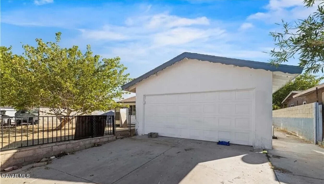 38466 Sumac Ave in Palmdale, CA - Building Photo