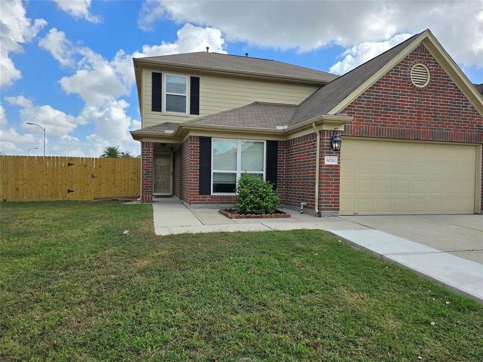 8026 Oregano Drive in Baytown, TX - Building Photo