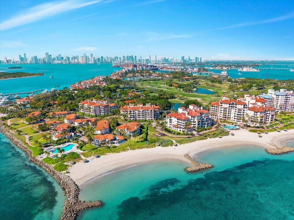 19116 Fisher Island Dr in Miami Beach, FL - Building Photo